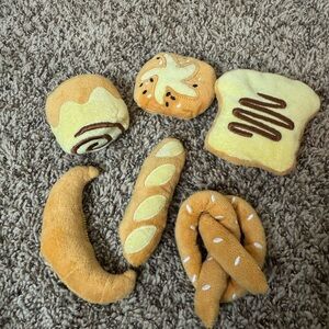 NWOT Plush Bread and Pastry Toy Cat Set